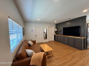 Building Photo - 6427 Oak Shr Dr