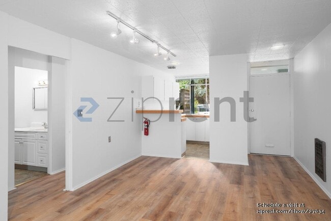 Building Photo - 2745 NW Pettygrove St