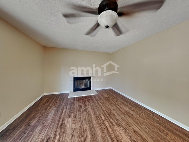 Building Photo - 8612 Oak Creek Dr