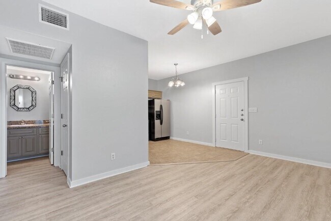 Building Photo - 2106 Cullen Ave