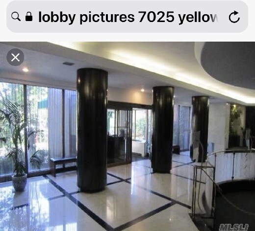 Foto del edificio - Luxury building in Forest Hills