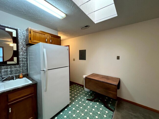 Foto del edificio - 2472 John Hall Rd