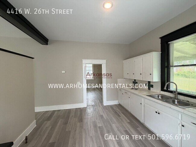 Foto del edificio - 4416 W 26th St