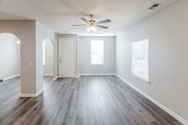 Building Photo - 10182 Sorrento Pl