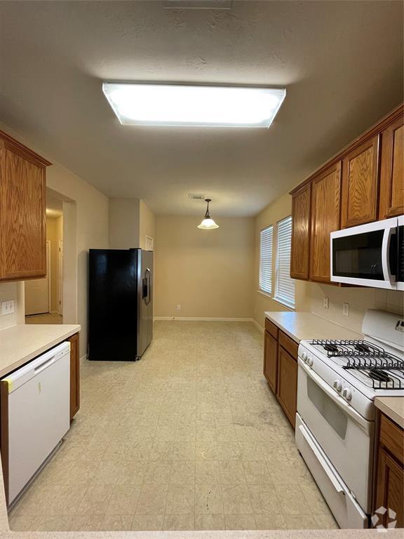 Building Photo - 2910 Meadowglen Cove