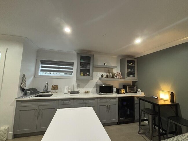 Photo du bâtiment - 1 bedroom in Burnaby BC V5C 3T9