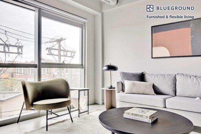 Foto del edificio - 1241 N Milwaukee Ave
