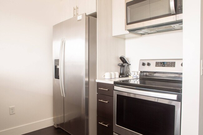 Building Photo - 550 W Juneau Ave