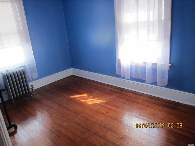 Foto del edificio - 94-25 Hollis Ct Blvd