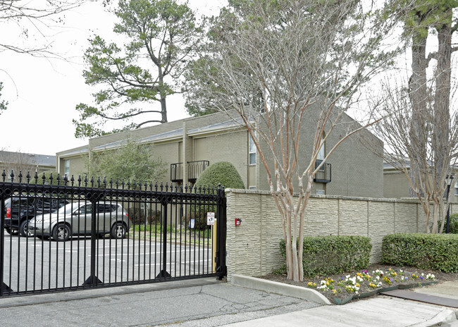 Building Photo - Poplar East Condominiums