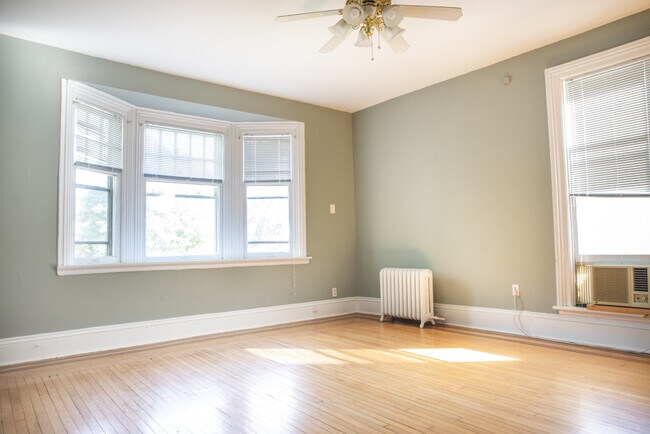 Foto del edificio - The Colonial (311-315 Woodward LLC)