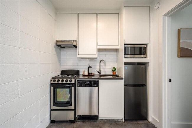 Building Photo - 892 Ponce De Leon Ave NE