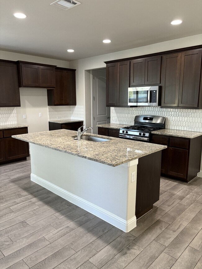 Building Photo - 105 Stone Cyn Dr