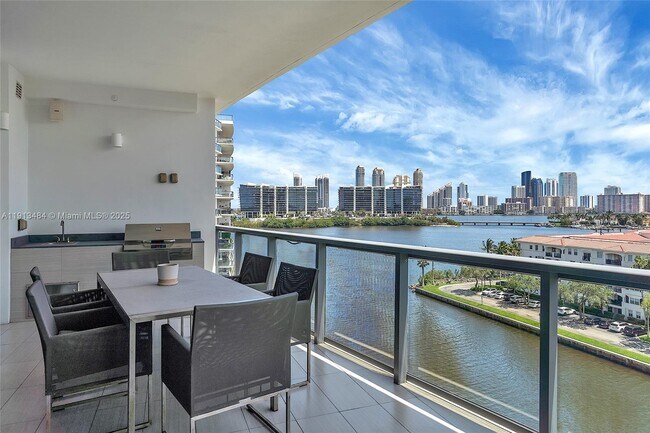 Foto del edificio - 3250 NE 188th St