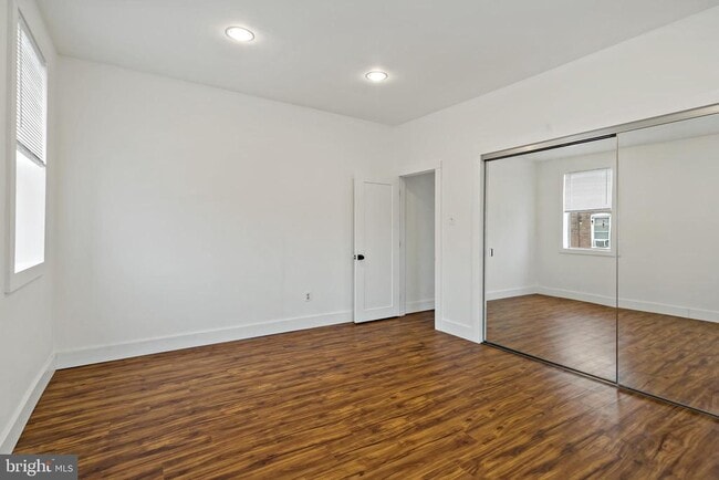 Foto del edificio - 2400 S Hutchinson St