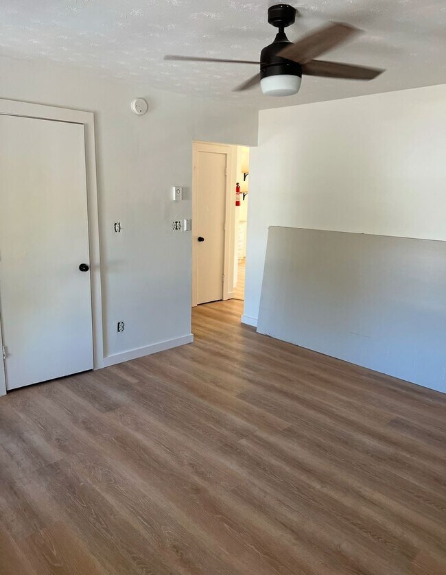 Building Photo - Knoxville 37920 - 2 bedroom, 1 bath Apartm...
