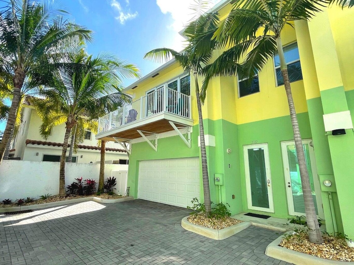 3212 NE 16th St, Pompano Beach, FL 33062 Townhome Rentals in Pompano