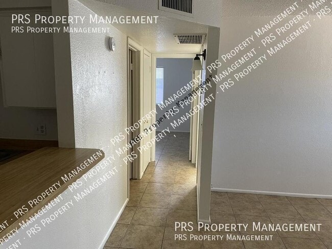 Building Photo - 461 W 16th Ave