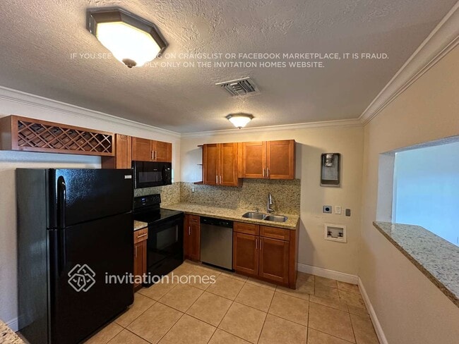 Building Photo - 725 Caddie Pl