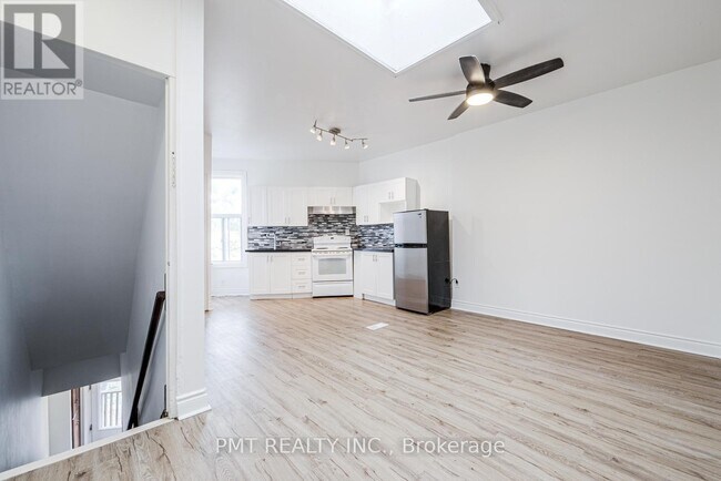 Photo du bâtiment - 2045 Davenport Rd