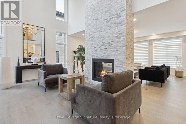 Building Photo - 102 Stoneleigh Dr