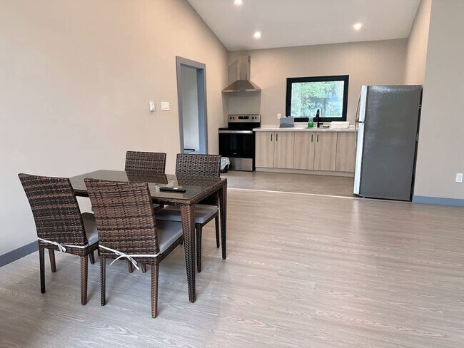 Photo du bâtiment - 16 Englewood Ln