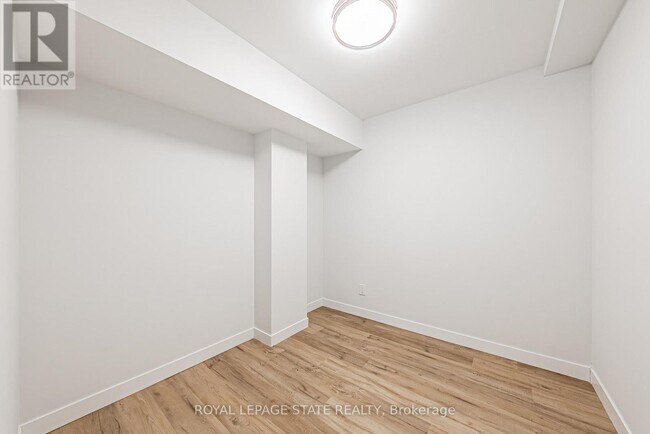 Building Photo - 555 Sanatorium Rd