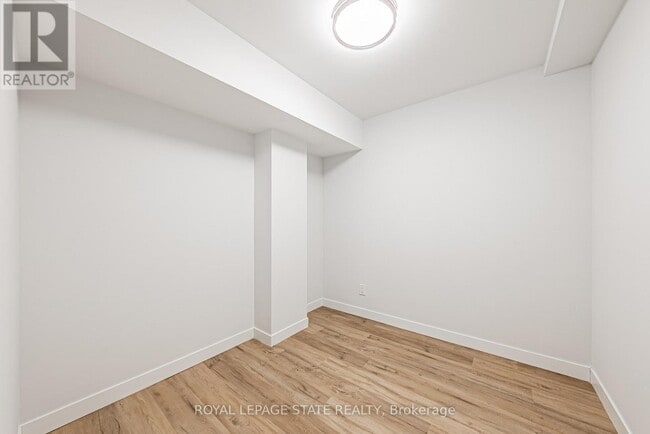 Photo du bâtiment - 555 Sanatorium Rd