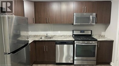 Building Photo - 4 1/2 Ottawa St N