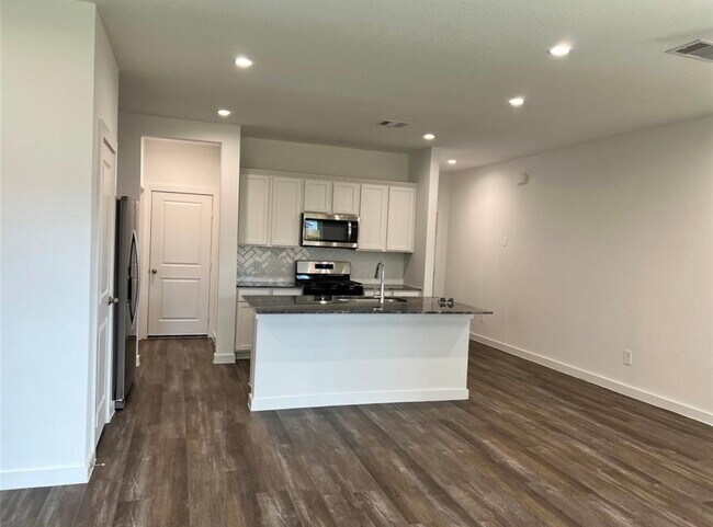 Foto del edificio - 3016 La Latina Dr