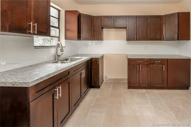 Foto del edificio - 2300 NW 95th St