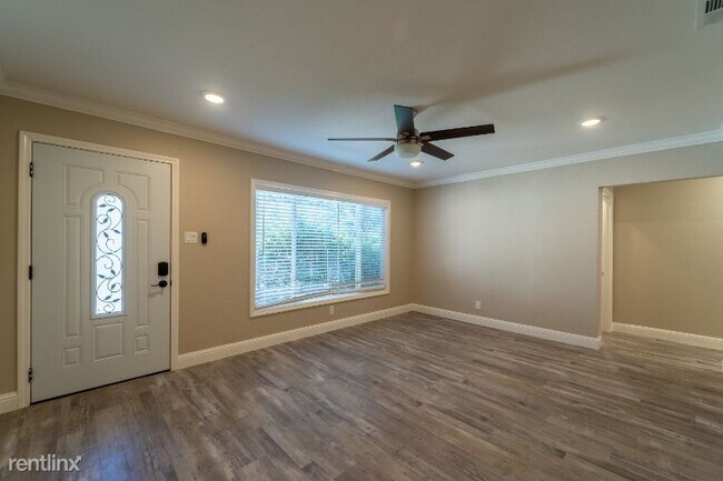 Foto del edificio - 2 br, 1 bath Apartment - 18343 Redwood Rd