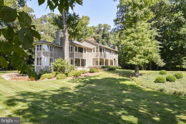 Foto del edificio - 1879 Whitehall Rd