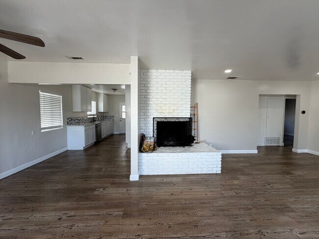 Foto del edificio - Beautiful 3 Bedroom Home in West Covina