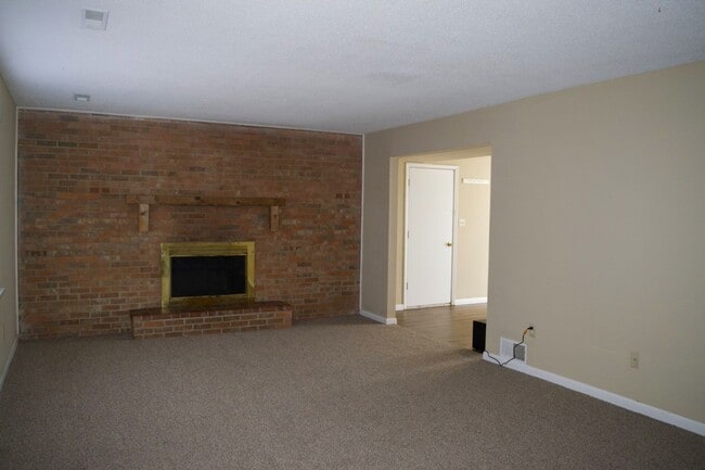 Building Photo - 4812 E Schooner Rd
