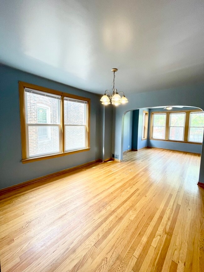 Building Photo - 4437 S Sawyer Ave