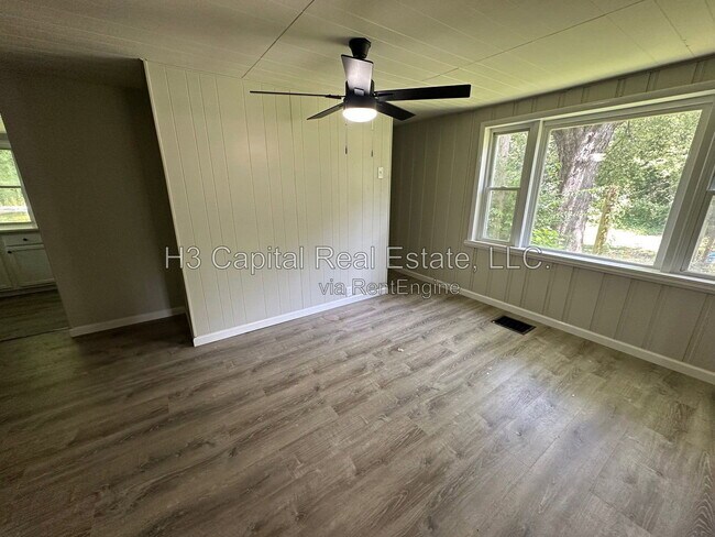 Foto del edificio - 7253 Town Hall Rd