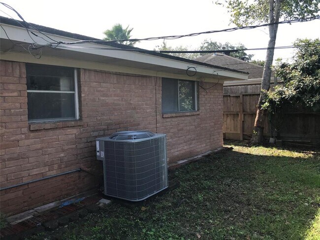 Building Photo - 5518 Kuldell Dr