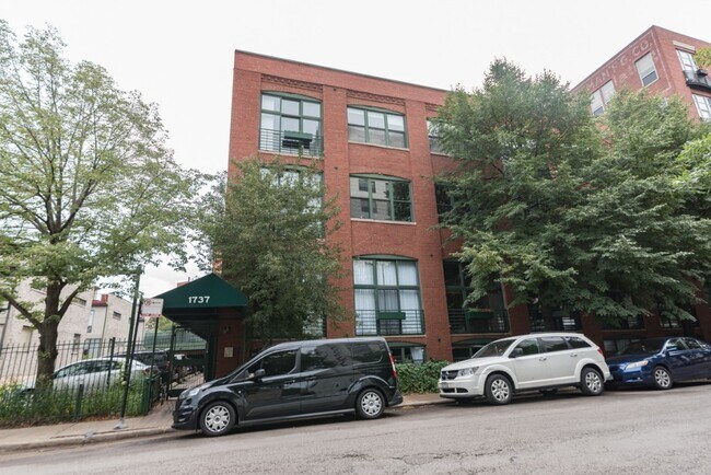 Building Photo - 1737 N Paulina St