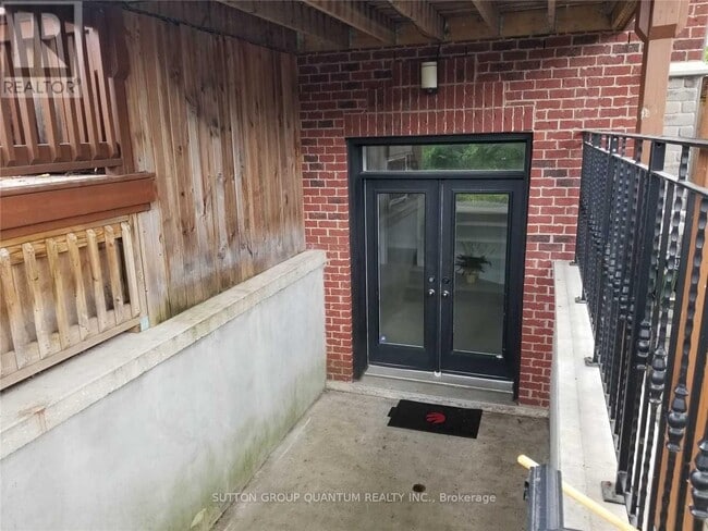 Photo du bâtiment - 1113B Islington Ave