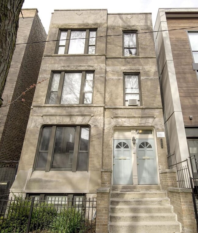 Building Photo - 1028 N Marshfield Ave