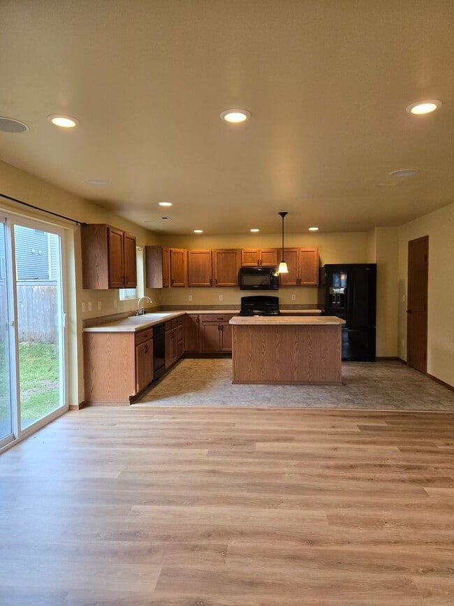 Building Photo - Spacious 3 Bedroom Kent Home!