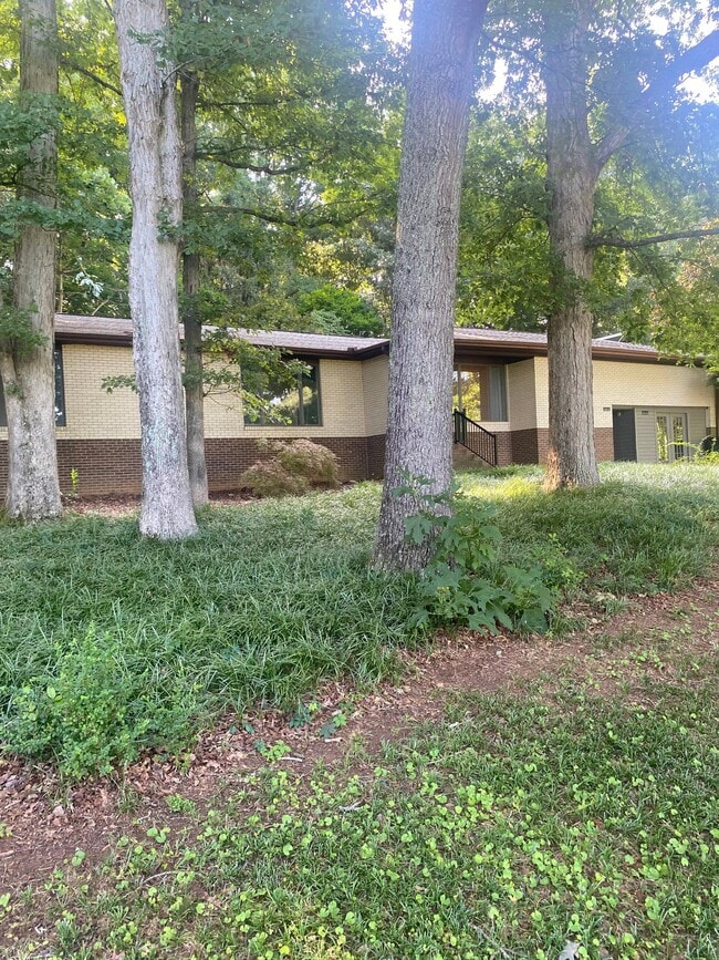 Building Photo - 127 Five Ponds Ln