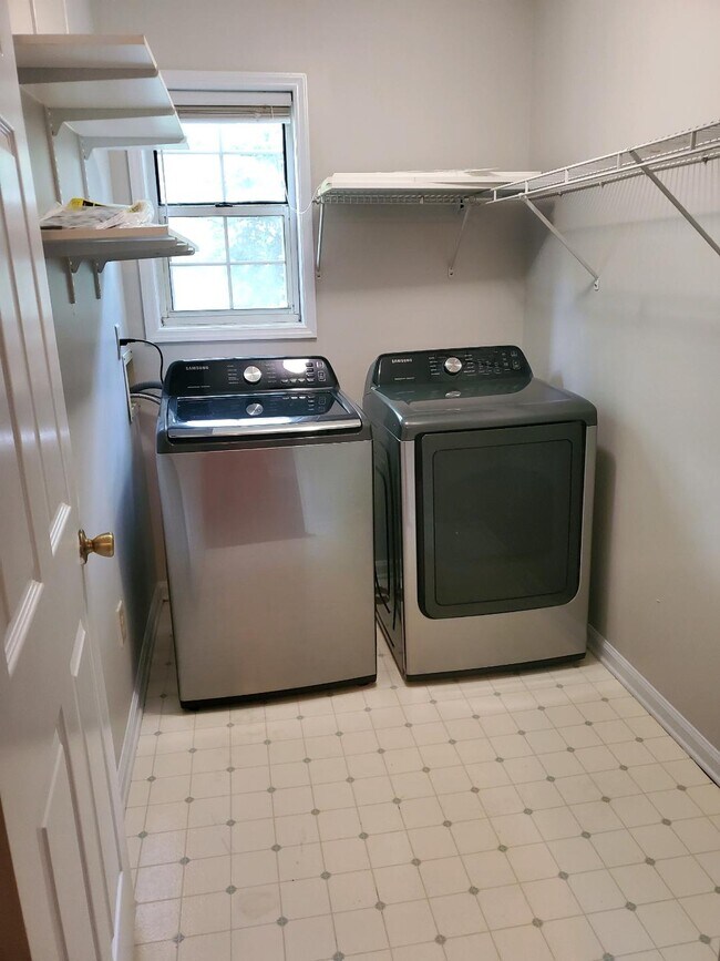 Foto del edificio - 337 Welton Way