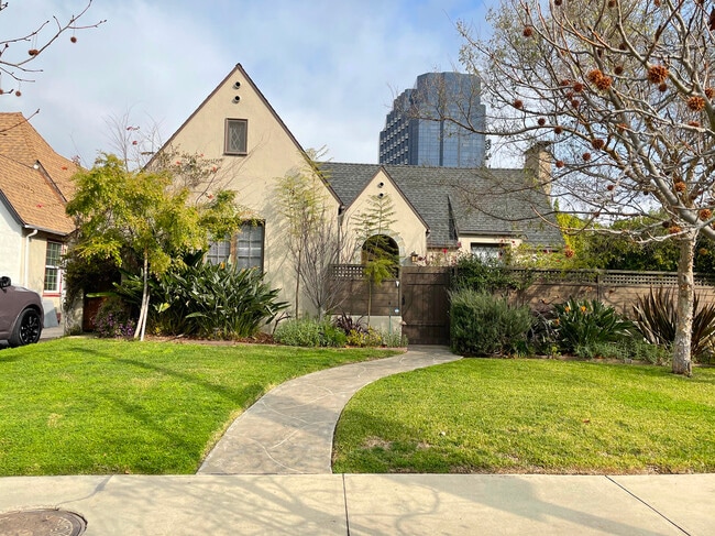 Front house - 6101 Del Valle Dr