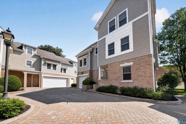 Foto del edificio - 88 Maple Tree Ave