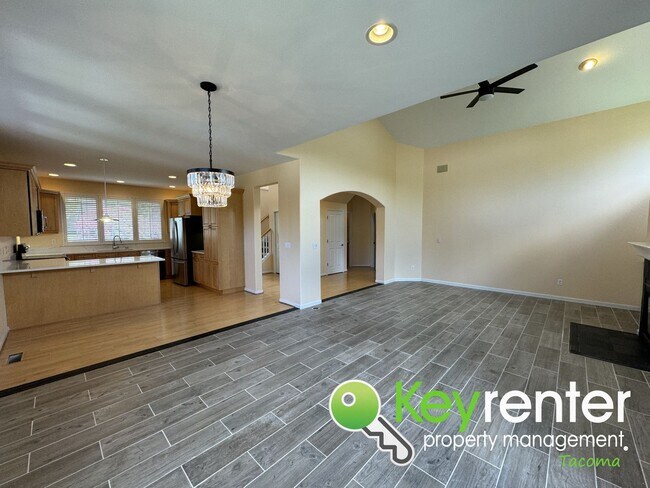 Building Photo - Dream Home on North Shore Golf Course in T...