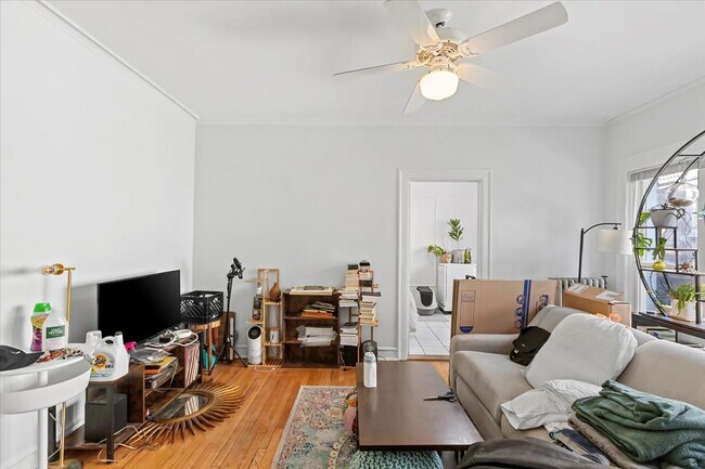 Foto del edificio - 3451 N Elaine Pl