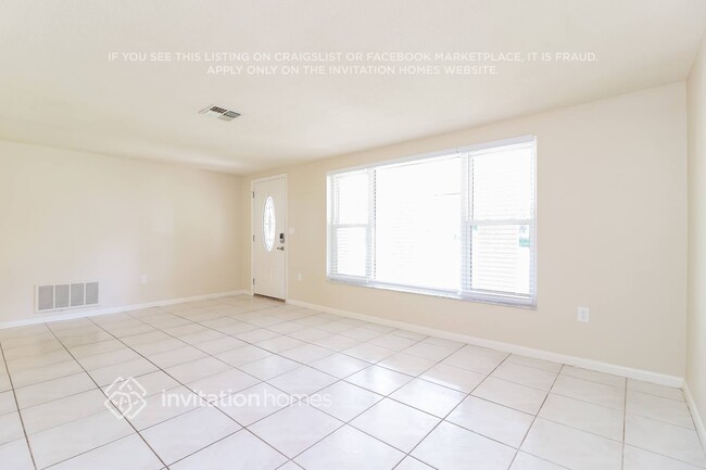 Foto del edificio - 7835 Summertree Ln