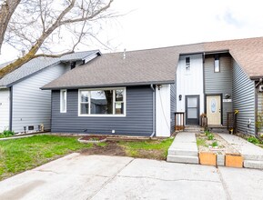 Building Photo - 909 Jeanette Pl